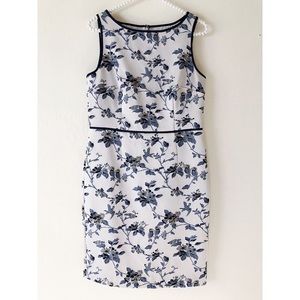 Ann Taylor Brocade Sleeveless Sheath Dress, size 6